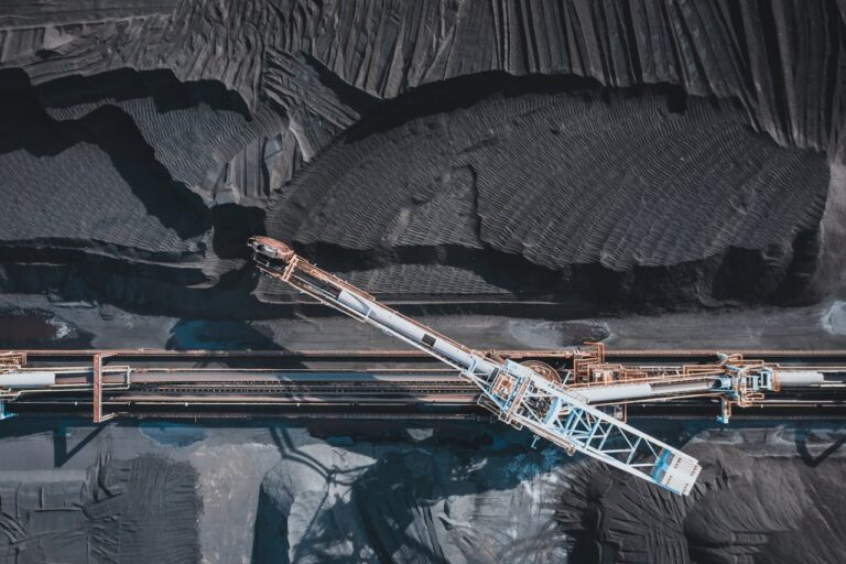 Jak transformacja energetyczna wpływa na budżety rodzin górniczych w małych miastach?